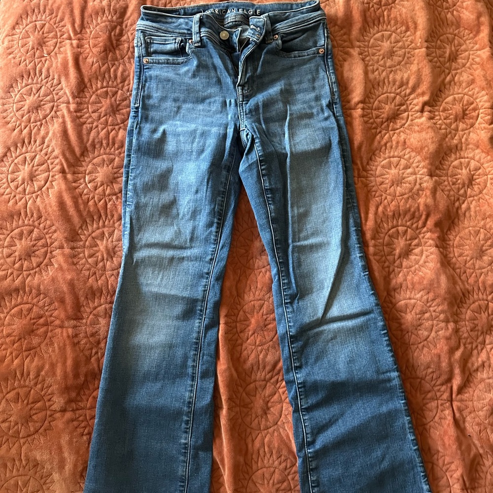 low waisted american eagle jeans